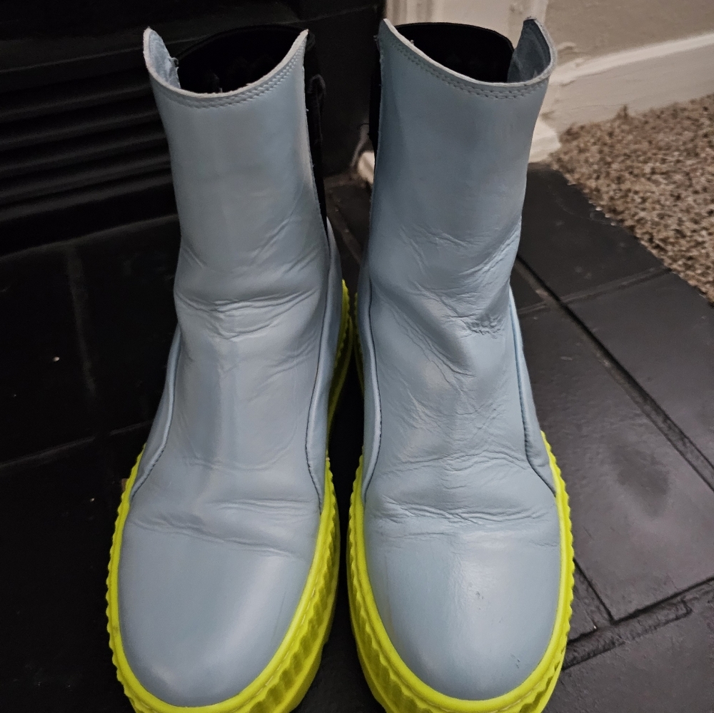 Rhianna PUMA Chealsea Sneakers Boots / Size 8